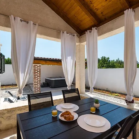 Figurica Tatil Evi *