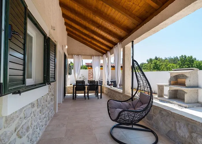 Figurica Vikendica Novigrad (Dalmatia)